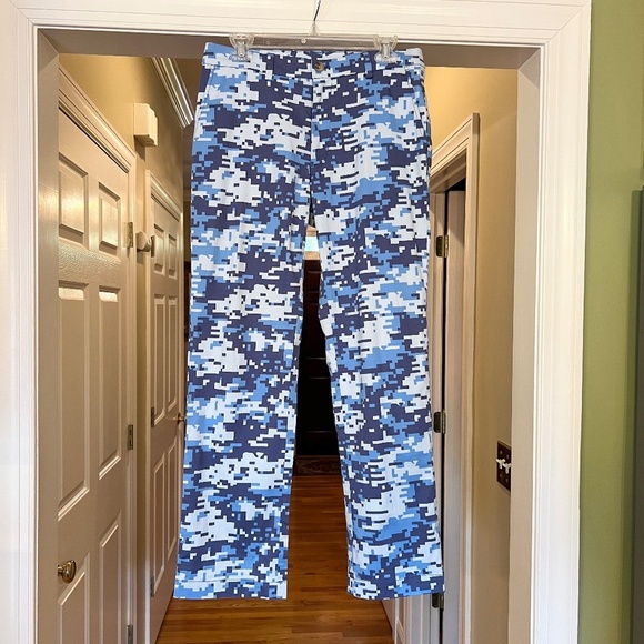 EUC Vineyard Vines Slim Fit Breaker Pant Digital Camo Blue Camouflage 30 x 30 - Picture 1 of 5